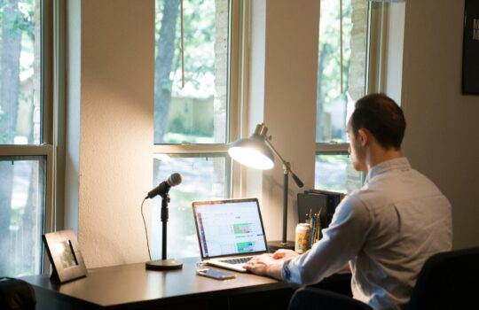 mobilier pentru lucrul de acasa